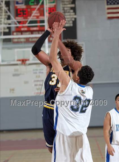 Thumbnail 2 in Sutter vs. Sacred Heart Cathedral (Cordova Tournament) photogallery.