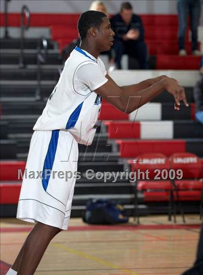 Thumbnail 2 in Sutter vs. Sacred Heart Cathedral (Cordova Tournament) photogallery.