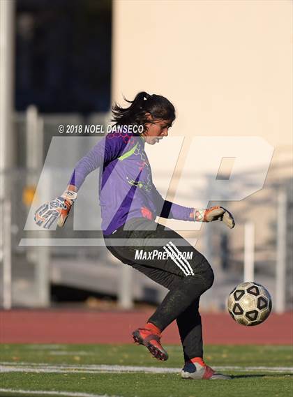 Thumbnail 2 in Carlmont vs Homestead photogallery.