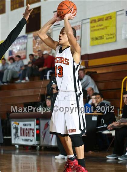 Thumbnail 3 in Saunders vs Tuckahoe (Section One Super Saturday) photogallery.