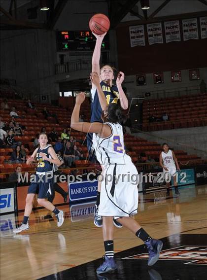 Thumbnail 1 in Armijo vs. Oak Ridge (CIF SJS D1 Playoffs) photogallery.