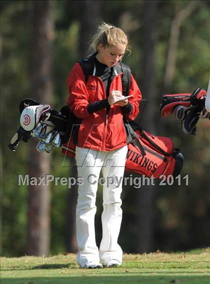 Thumbnail 1 in NCHSAA 4A Championships (Day 1) photogallery.