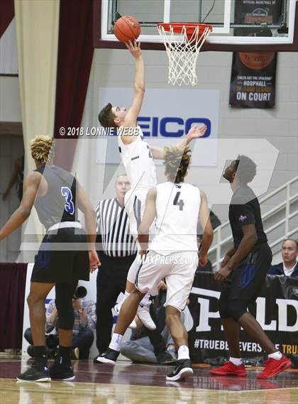 Thumbnail 3 in IMG Academy vs. Westtown (Spalding Hoophall Classic) photogallery.