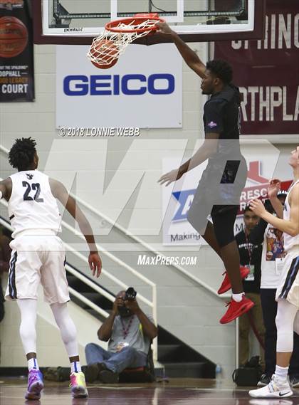Thumbnail 3 in IMG Academy vs. Westtown (Spalding Hoophall Classic) photogallery.