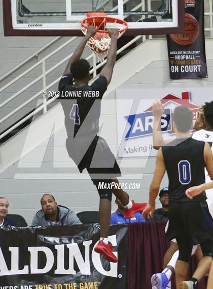 Thumbnail 1 in IMG Academy vs. Westtown (Spalding Hoophall Classic) photogallery.