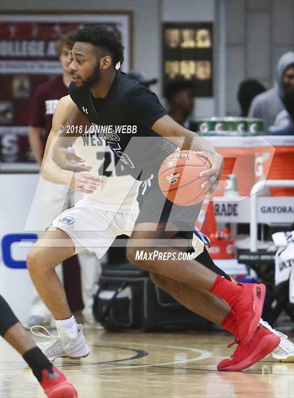 Thumbnail 2 in IMG Academy vs. Westtown (Spalding Hoophall Classic) photogallery.
