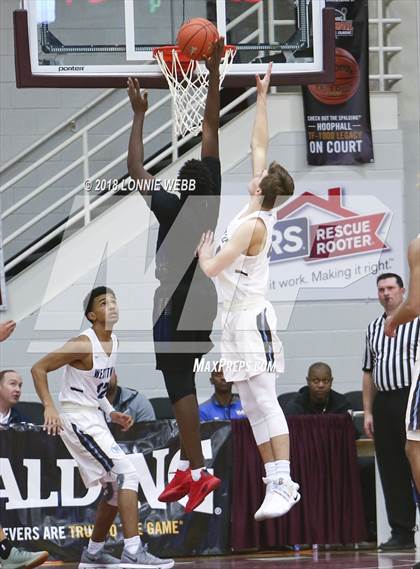 Thumbnail 2 in IMG Academy vs. Westtown (Spalding Hoophall Classic) photogallery.