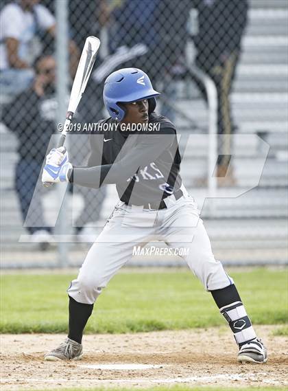 Thumbnail 2 in Brooks vs. De La Salle (IHSA Sectional Semifinal) photogallery.