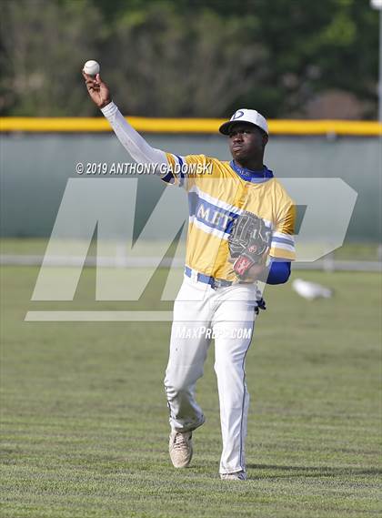 Thumbnail 3 in Brooks vs. De La Salle (IHSA Sectional Semifinal) photogallery.