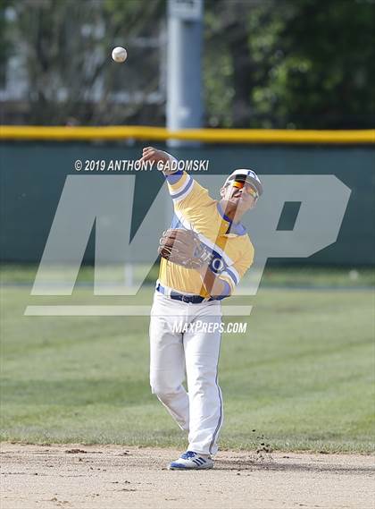 Thumbnail 2 in Brooks vs. De La Salle (IHSA Sectional Semifinal) photogallery.