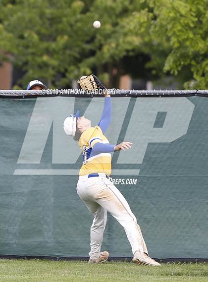 Thumbnail 2 in Brooks vs. De La Salle (IHSA Sectional Semifinal) photogallery.
