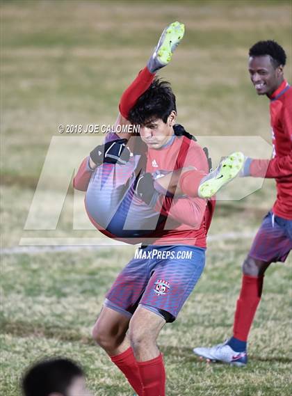 Thumbnail 2 in Lee [Robert E.] vs New Braunfels (NEISD Tournament) photogallery.