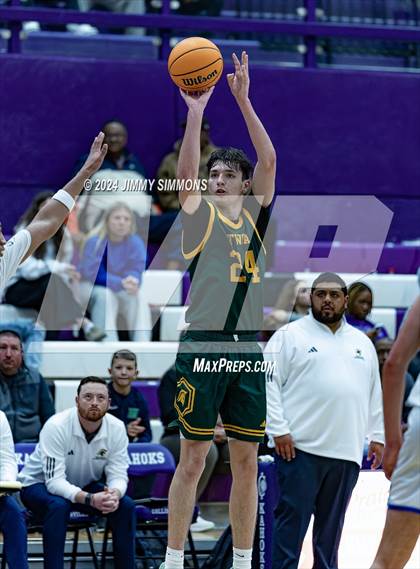 Thumbnail 2 in Quincy vs. The Woodlands Christian Academy (Prairie Farms Holiday Classic) photogallery.