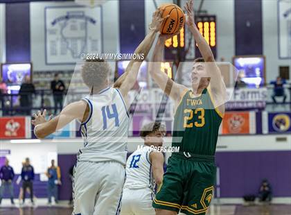 Thumbnail 2 in Quincy vs. The Woodlands Christian Academy (Prairie Farms Holiday Classic) photogallery.
