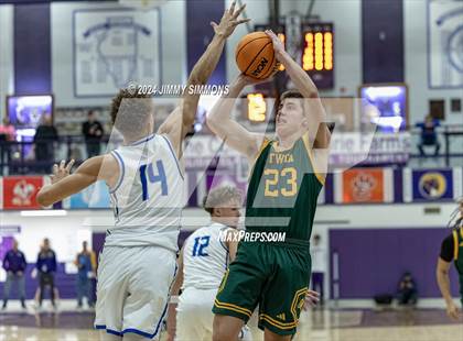 Thumbnail 3 in Quincy vs. The Woodlands Christian Academy (Prairie Farms Holiday Classic) photogallery.