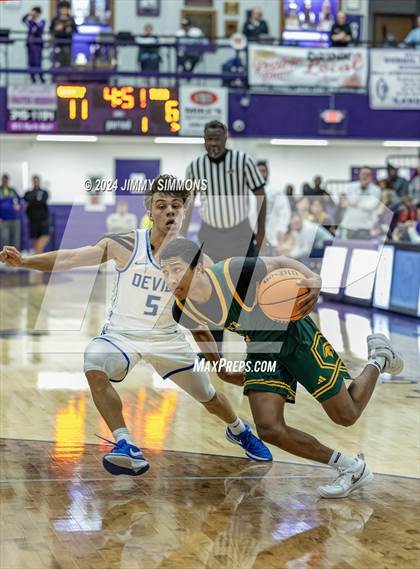 Thumbnail 3 in Quincy vs. The Woodlands Christian Academy (Prairie Farms Holiday Classic) photogallery.