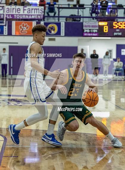 Thumbnail 3 in Quincy vs. The Woodlands Christian Academy (Prairie Farms Holiday Classic) photogallery.