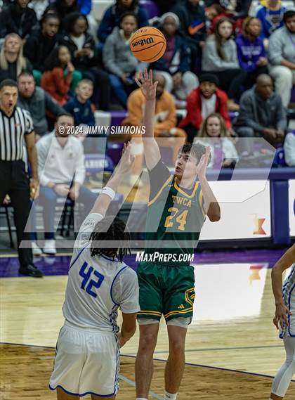 Thumbnail 2 in Quincy vs. The Woodlands Christian Academy (Prairie Farms Holiday Classic) photogallery.