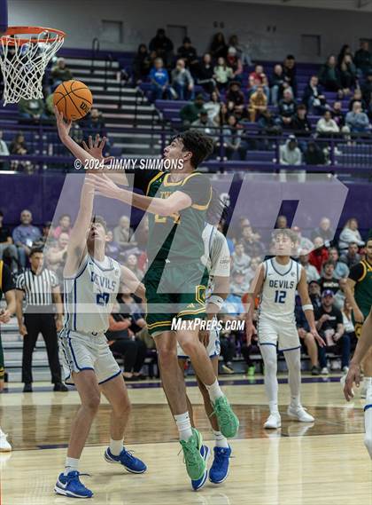 Thumbnail 3 in Quincy vs. The Woodlands Christian Academy (Prairie Farms Holiday Classic) photogallery.