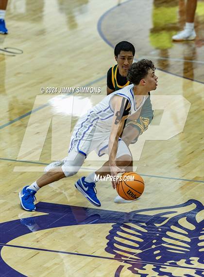 Thumbnail 1 in Quincy vs. The Woodlands Christian Academy (Prairie Farms Holiday Classic) photogallery.