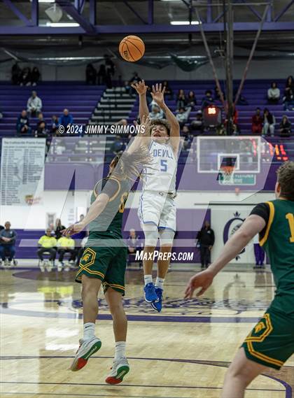 Thumbnail 3 in Quincy vs. The Woodlands Christian Academy (Prairie Farms Holiday Classic) photogallery.