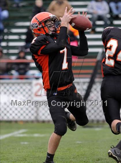 Thumbnail 2 in Biddeford vs Scarborough (SMAA Class A West Regional Quarterfinals) photogallery.