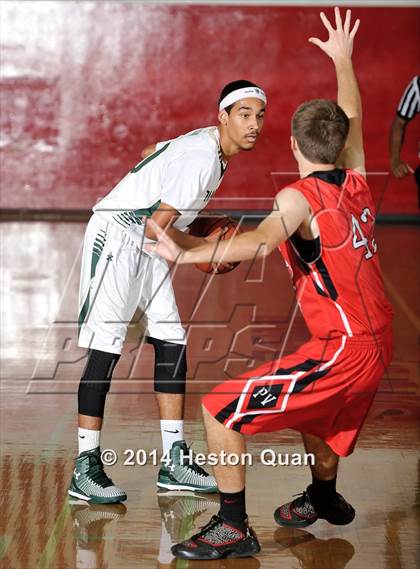 Thumbnail 2 in Palos Verdes vs. Tahquitz (MaxPreps Holiday Classic) photogallery.