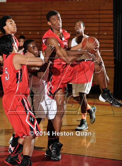 Thumbnail 1 in Palos Verdes vs. Tahquitz (MaxPreps Holiday Classic) photogallery.