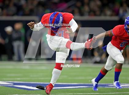 Thumbnail 2 in Carroll vs. Duncanville (UIL 6A Division 1 Quarterfinal) photogallery.