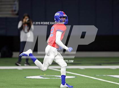 Thumbnail 1 in Carroll vs. Duncanville (UIL 6A Division 1 Quarterfinal) photogallery.