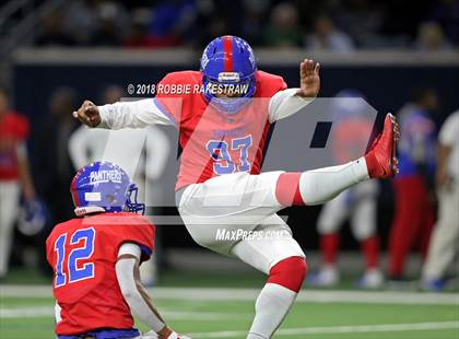 Thumbnail 2 in Carroll vs. Duncanville (UIL 6A Division 1 Quarterfinal) photogallery.