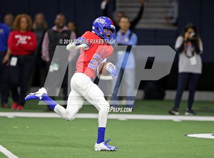 Thumbnail 3 in Carroll vs. Duncanville (UIL 6A Division 1 Quarterfinal) photogallery.