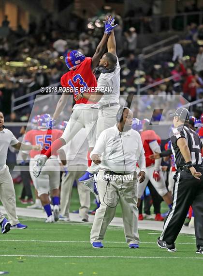 Thumbnail 1 in Carroll vs. Duncanville (UIL 6A Division 1 Quarterfinal) photogallery.