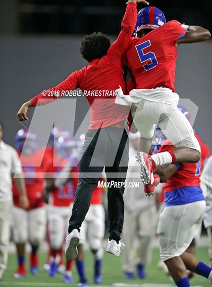 Thumbnail 2 in Carroll vs. Duncanville (UIL 6A Division 1 Quarterfinal) photogallery.