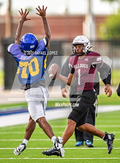 Thumbnail 2 in Waller vs. Channelview (Scrimmage) photogallery.