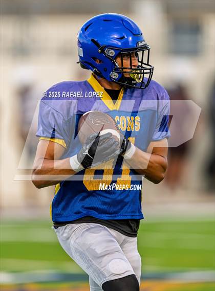 Thumbnail 2 in Waller vs. Channelview (Scrimmage) photogallery.