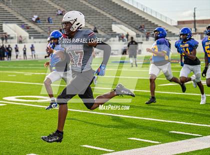 Thumbnail 1 in Waller vs. Channelview (Scrimmage) photogallery.
