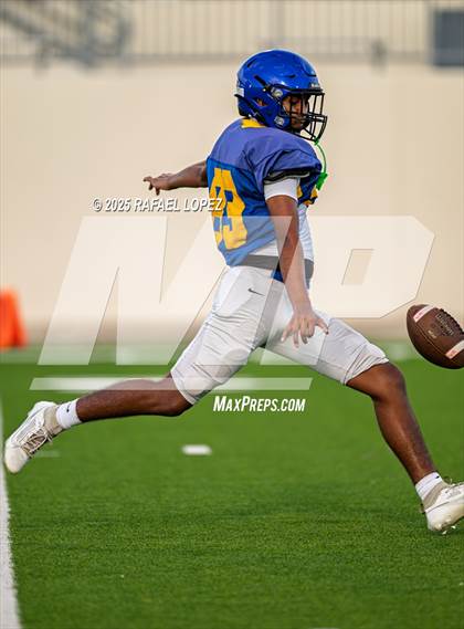 Thumbnail 3 in Waller vs. Channelview (Scrimmage) photogallery.