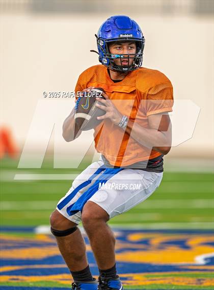 Thumbnail 2 in Waller vs. Channelview (Scrimmage) photogallery.