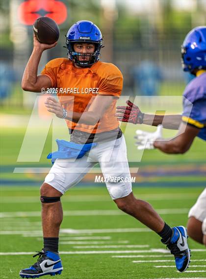 Thumbnail 2 in Waller vs. Channelview (Scrimmage) photogallery.