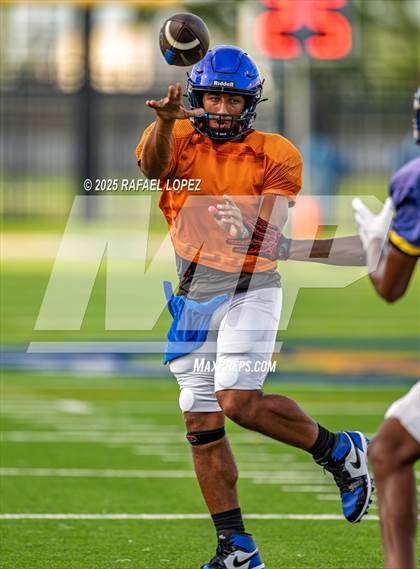 Thumbnail 3 in Waller vs. Channelview (Scrimmage) photogallery.