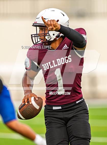 Thumbnail 2 in Waller vs. Channelview (Scrimmage) photogallery.