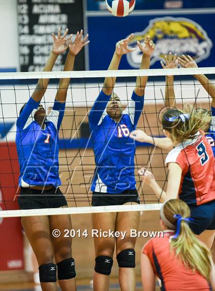Thumbnail 2 in Plainview vs Cooper Abilene photogallery.