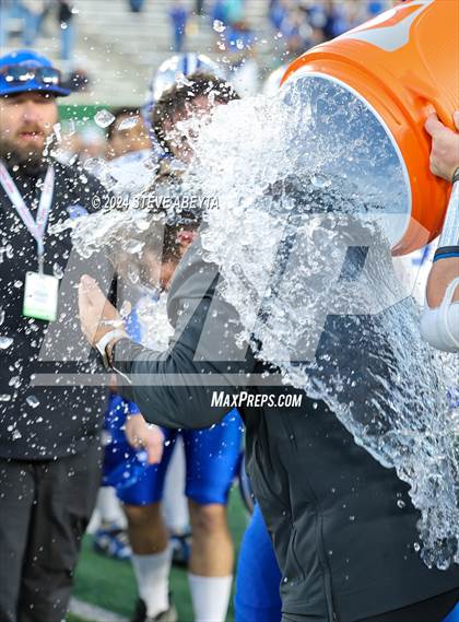 Thumbnail 3 in Broomfield vs. Montrose (CHSAA 4A Championship) photogallery.