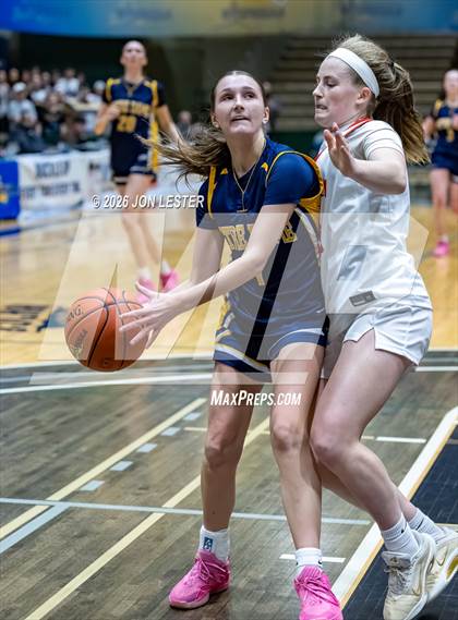 Thumbnail 3 in Notre Dame vs. Tappan Zee (NYSPHSAA Class A Final) photogallery.