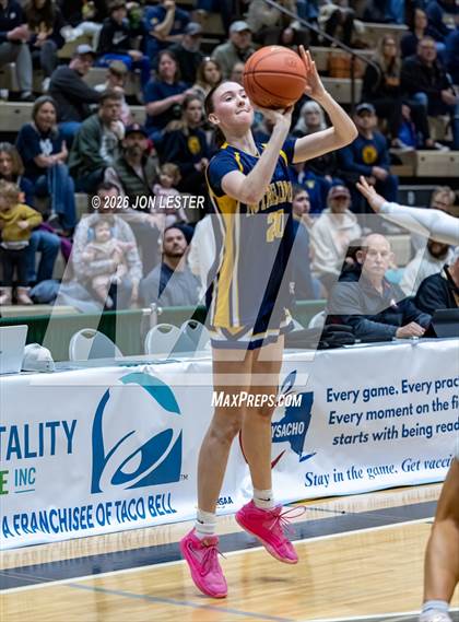Thumbnail 2 in Notre Dame vs. Tappan Zee (NYSPHSAA Class A Final) photogallery.