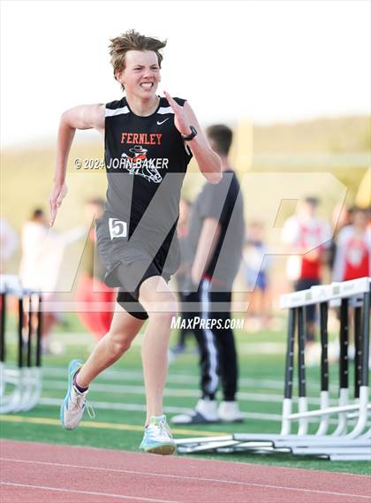 Thumbnail 2 in Fernley Invitational (800M) photogallery.