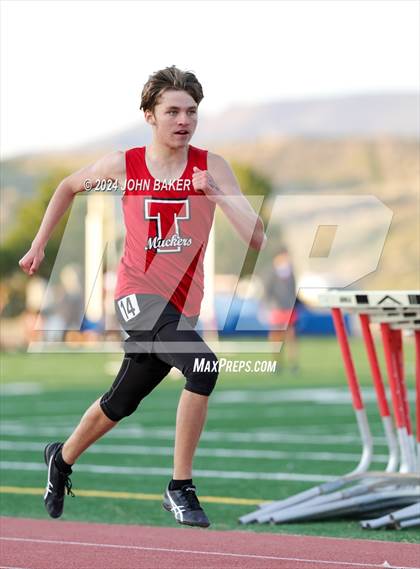 Thumbnail 2 in Fernley Invitational (800M) photogallery.