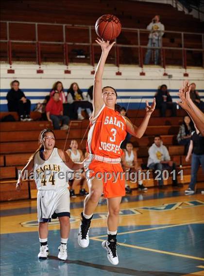 Thumbnail 2 in El Segundo vs. St. Joseph photogallery.