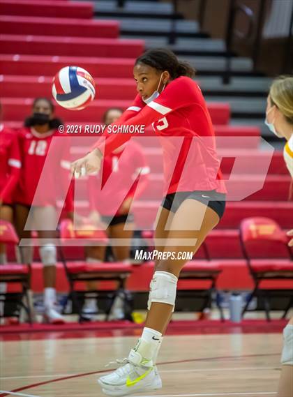 Thumbnail 2 in Poite Loma vs Cathedral Catholic  photogallery.